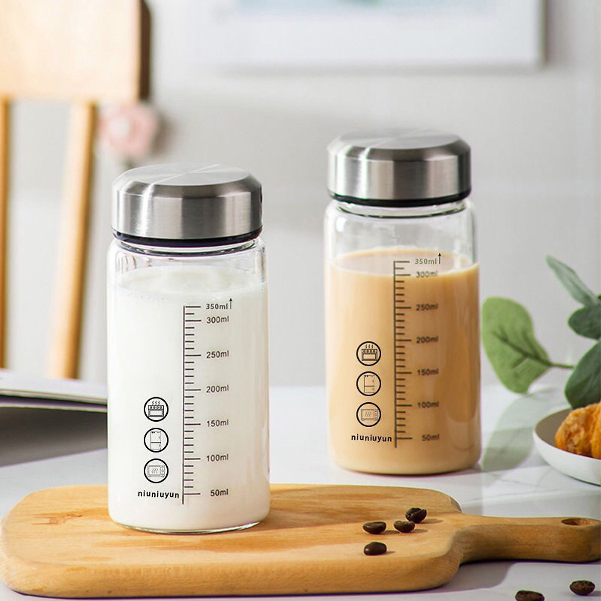 Chai Thủy Tinh Nắp Inox Có Thang Chia Vạch Chịu Nhiệt Tốt Có Lọc Chặn Trà Dung Tích 350ml Tặng Kèm Túi Giao Màu Ngẫu Nhiên