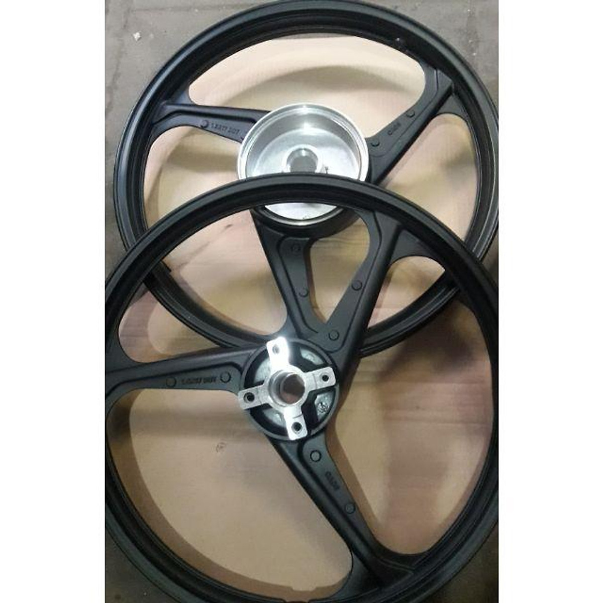Mâm xe Sirius Fi sơn đỏ tĩnh #4 Mâm xe Sirius Fi sơn đỏ tĩnh