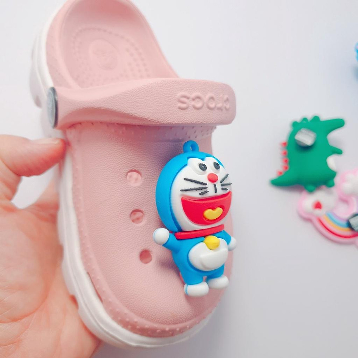 Sticker dán dép cross / nút gắn hkdesign mẫu DORAEMON 4D TO / BIG nhựa (01 Cái)