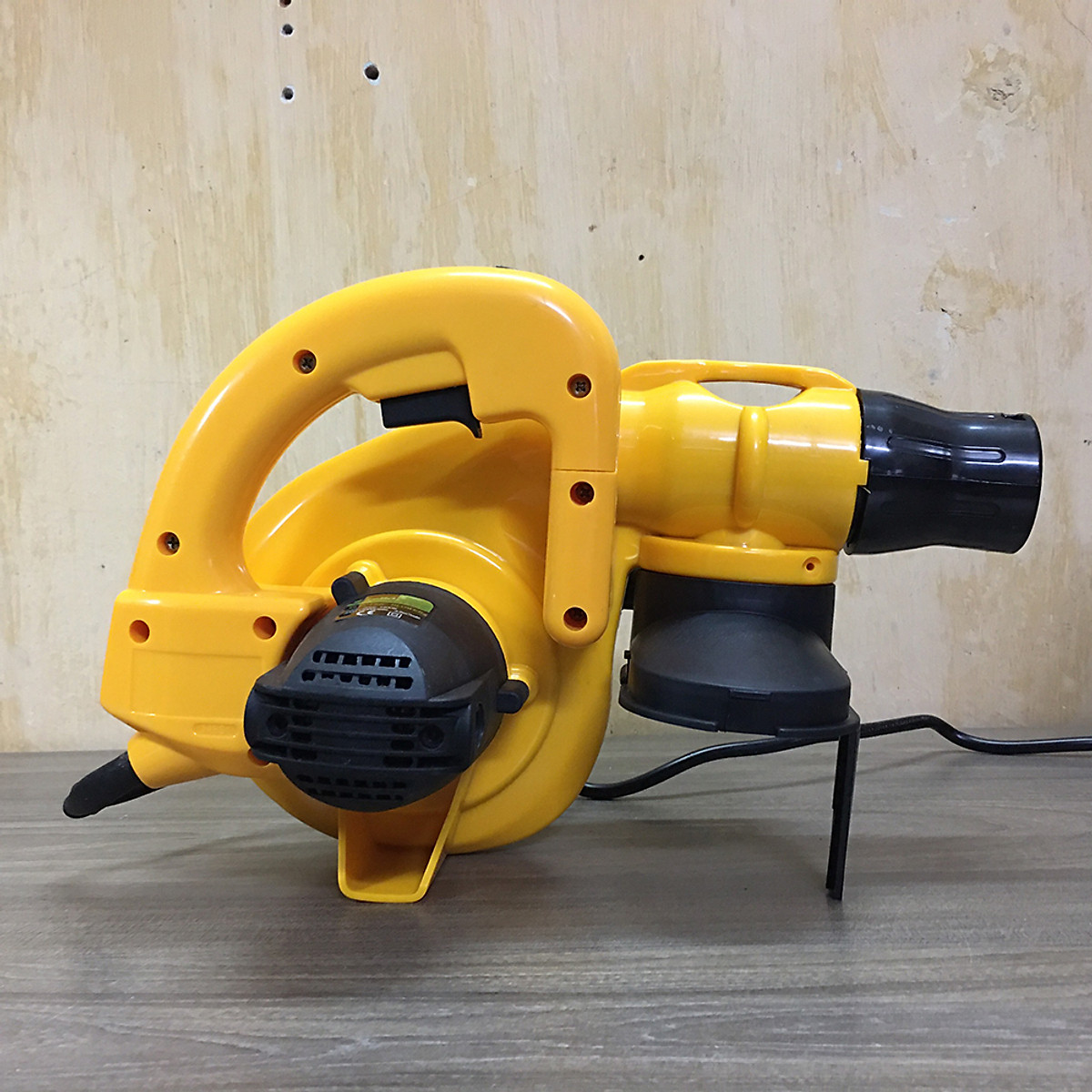 Máy Thổi Hút Bụi  Cầm Tay ABG Công Suất Lớn 1050W Máy Vừa Thổi Vừa Hút Công Nghiệp Đa Năng Ứng Dụng Nhiều Trong Các Xưởng Mộc, Vệ Sinh Máy Móc (GIAO MÀU NGẪU NHIÊN) – Hàng Chính Hãng