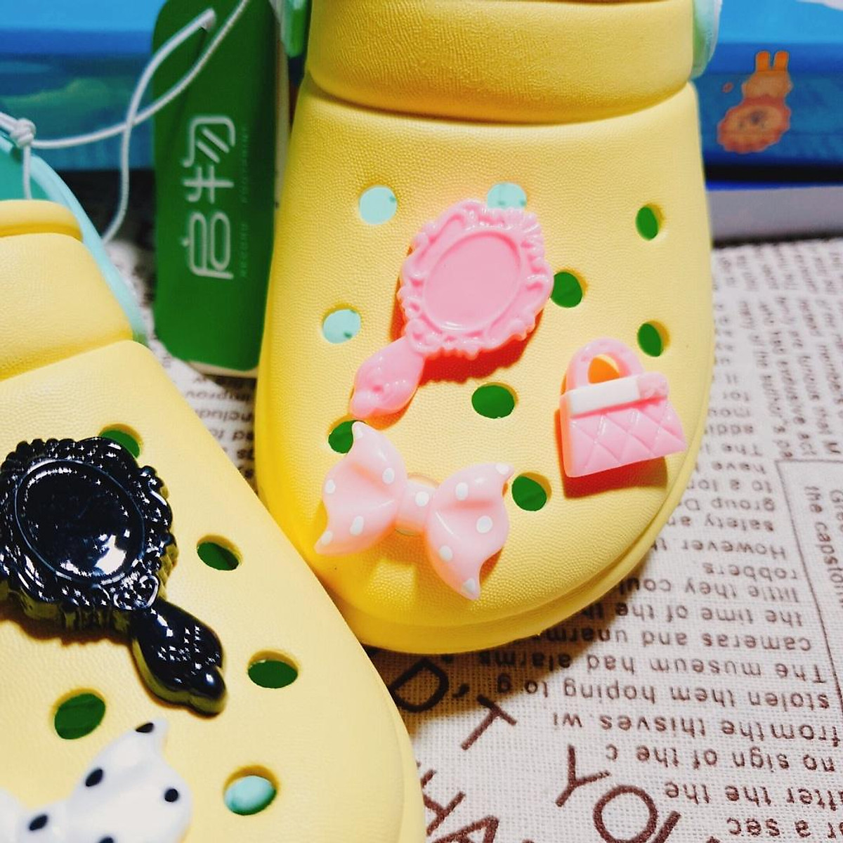 Sticker gắn dép loại đá cứng hình phụ kiện thời trang (gương, ví,..)