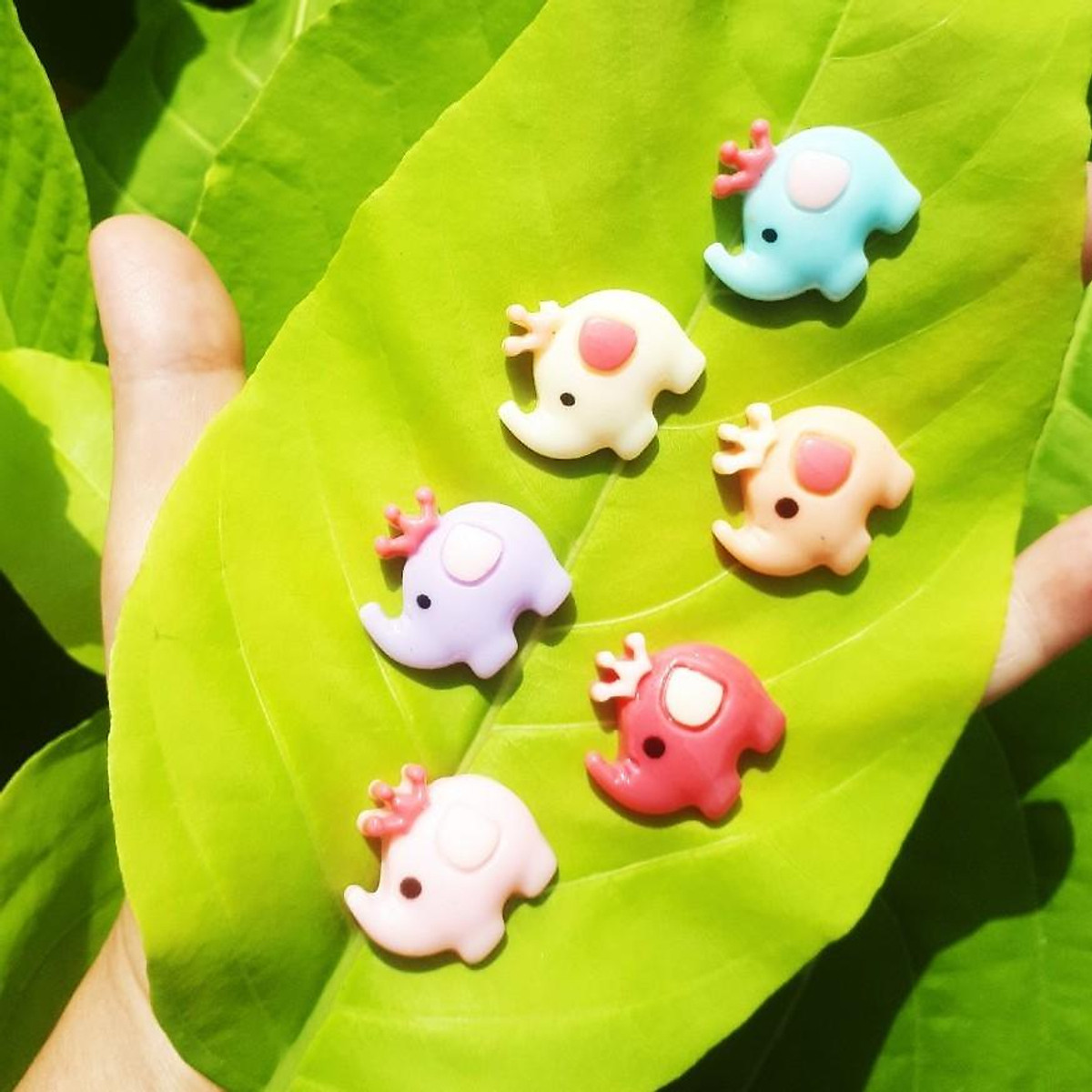 STICKER JIBBITZ gắn dép crocs, dép trẻ em hình V.oi C.on
