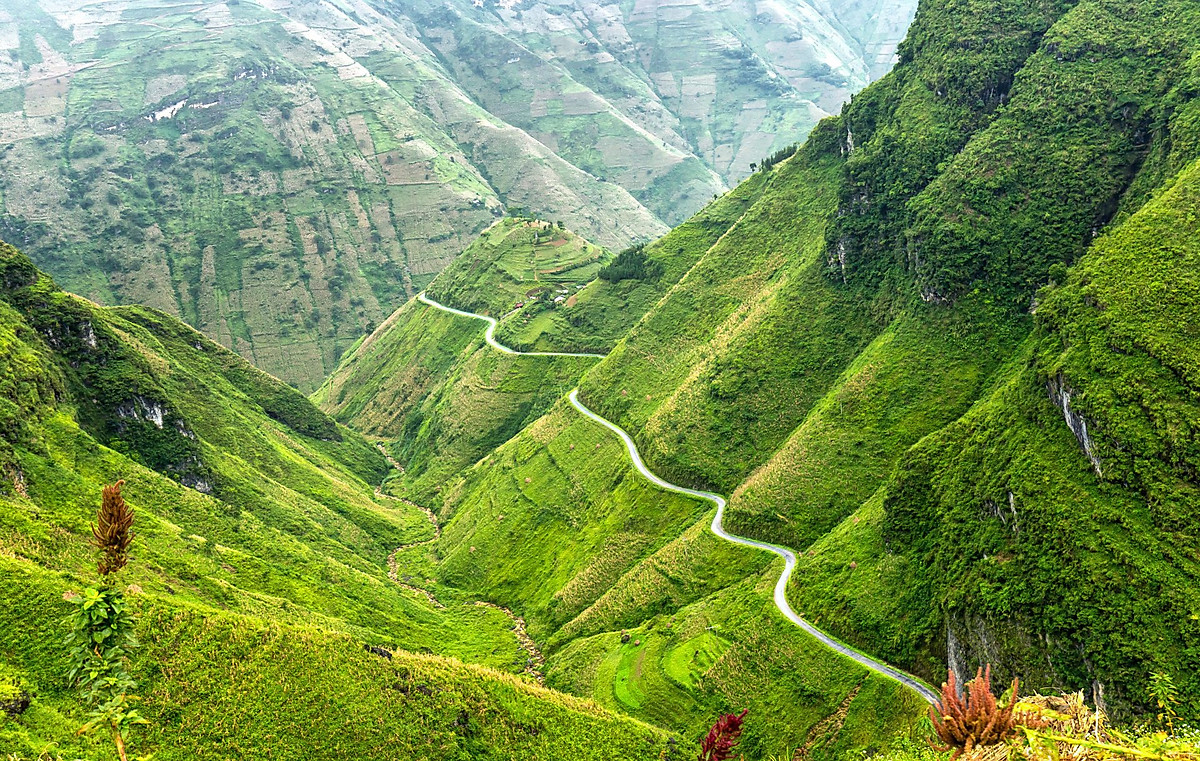 TOUR ĐÔNG – TÂY BẮC HÙNG VĨ: HÀ NỘI - HÀ GIANG - ĐỒNG VĂN - LŨNG CÚ