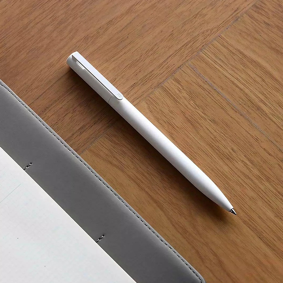 Bút Gel Xiaomi Viết Chữ Đẹp: Mang đến cho người dùng sự tiện lợi và dễ dàng trong việc viết và vẽ, bút Gel Xiaomi sẽ là người bạn đồng hành tuyệt vời cho bạn. Với thiết kế đơn giản nhưng tinh tế, tính năng tuyệt vời và giá cả phải chăng, bạn sẽ không thể bỏ lỡ sản phẩm tuyệt vời này! Hãy xem những bức ảnh độc đáo nhất với bút Gel Xiaomi!