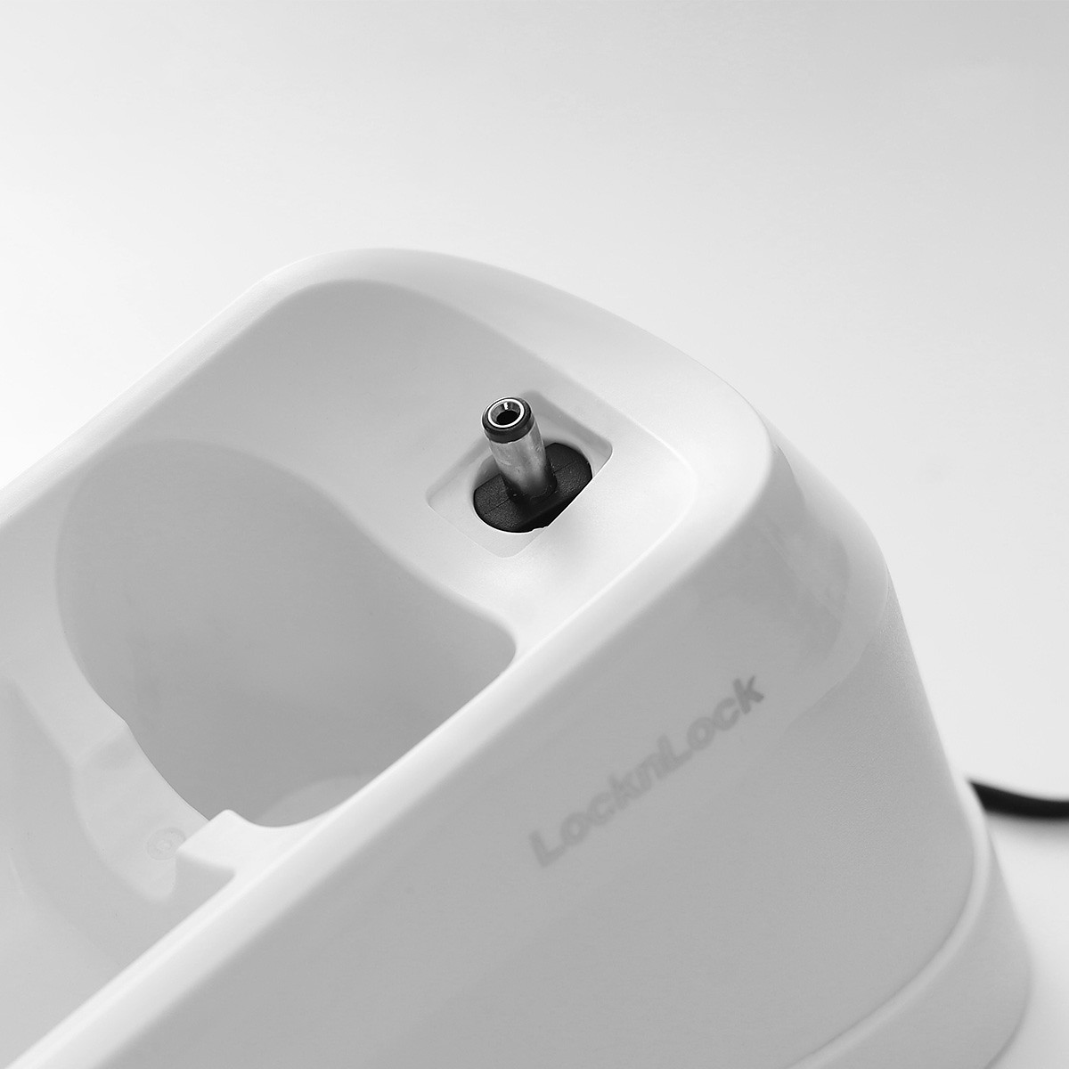 Máy hút bụi cầm tay mini 0.5L LocknLock ENV136WHT, Hàng chính hãng, bộ lọc HEPA, 75W, Lực hút mạnh, nhỏ gọn - JoyMall