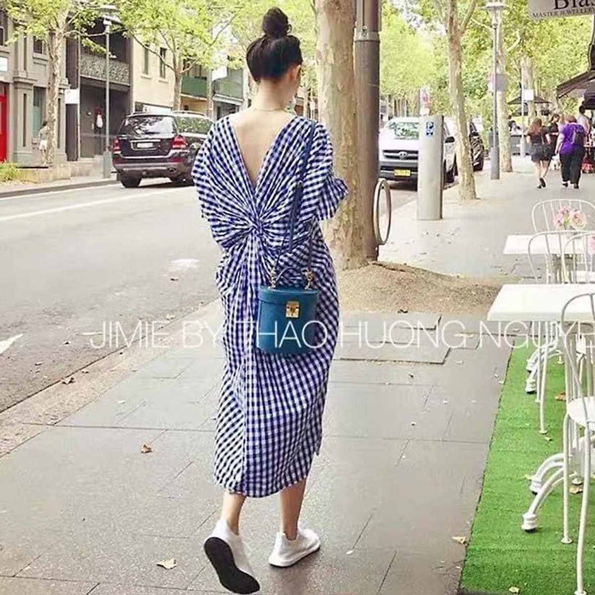 Đầm caro xanh cổ tim hở xoắn lưng tay ngắn bo dáng dài!