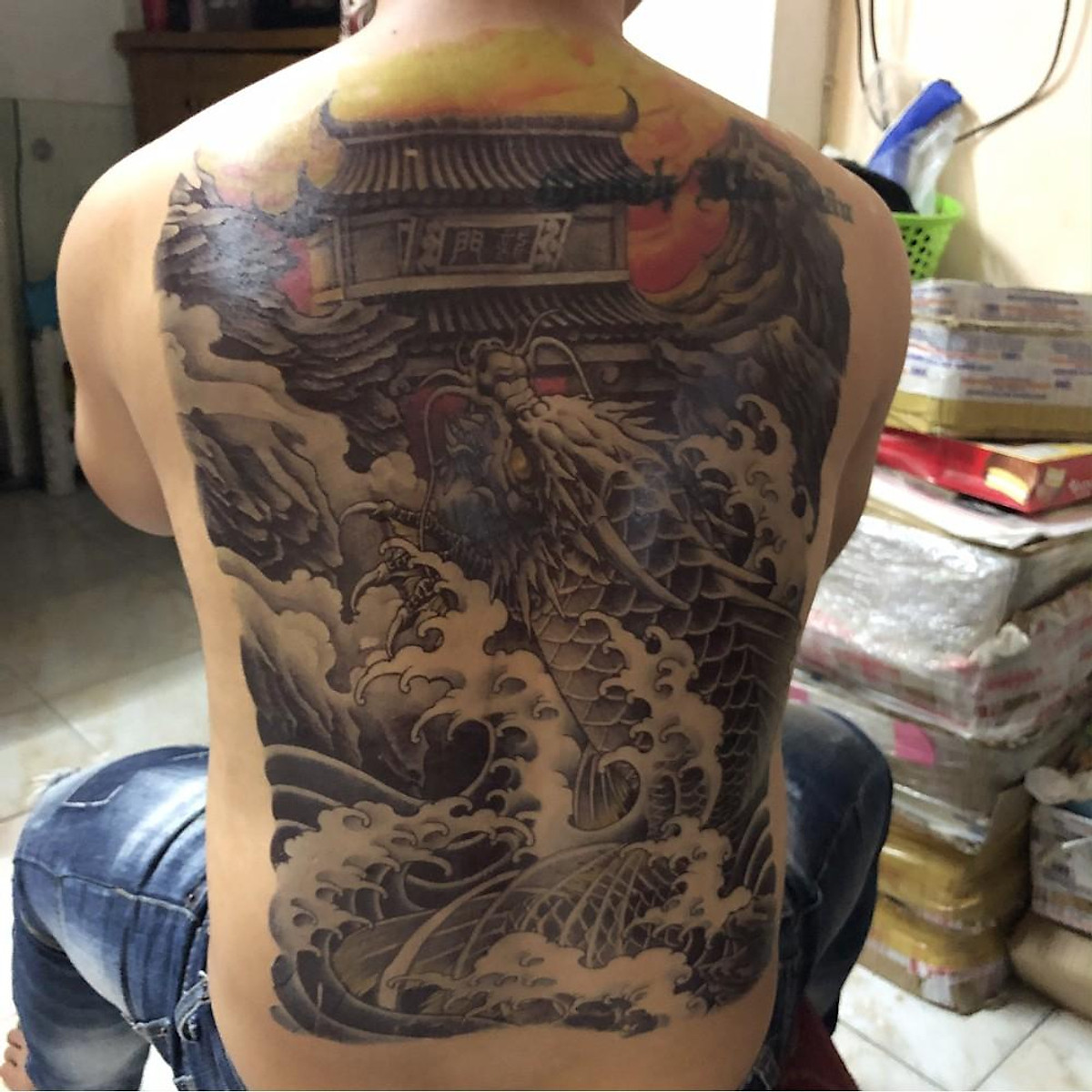 Mua Hình xăm dán kín lưng cá chép hóa rồng vượt vũ môn quan màu 34x48cm-  tặng bắp tay tattoo 15x21cm tại MTPshop