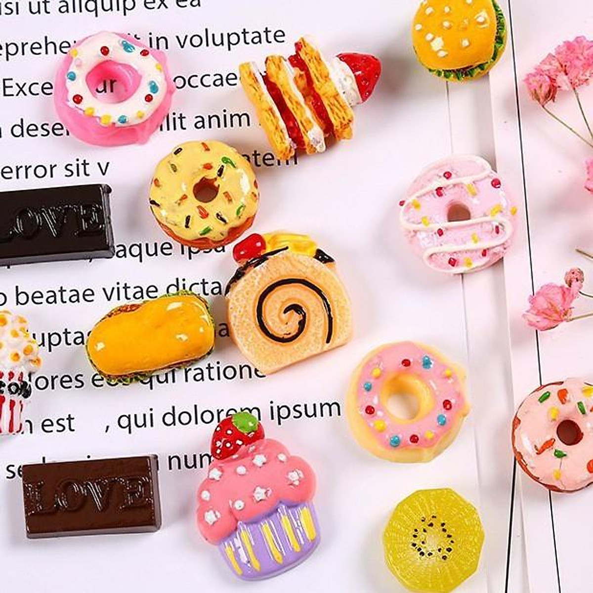 Sticker 3D đá cứng bánh nhiều mẫu - Nút gắn dép cá sấu