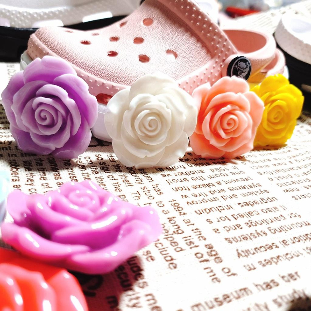 Sticker charms dán dép / nút gắn hkdesign mẫu hoa hồng size to 4.2cm loại đá cứng