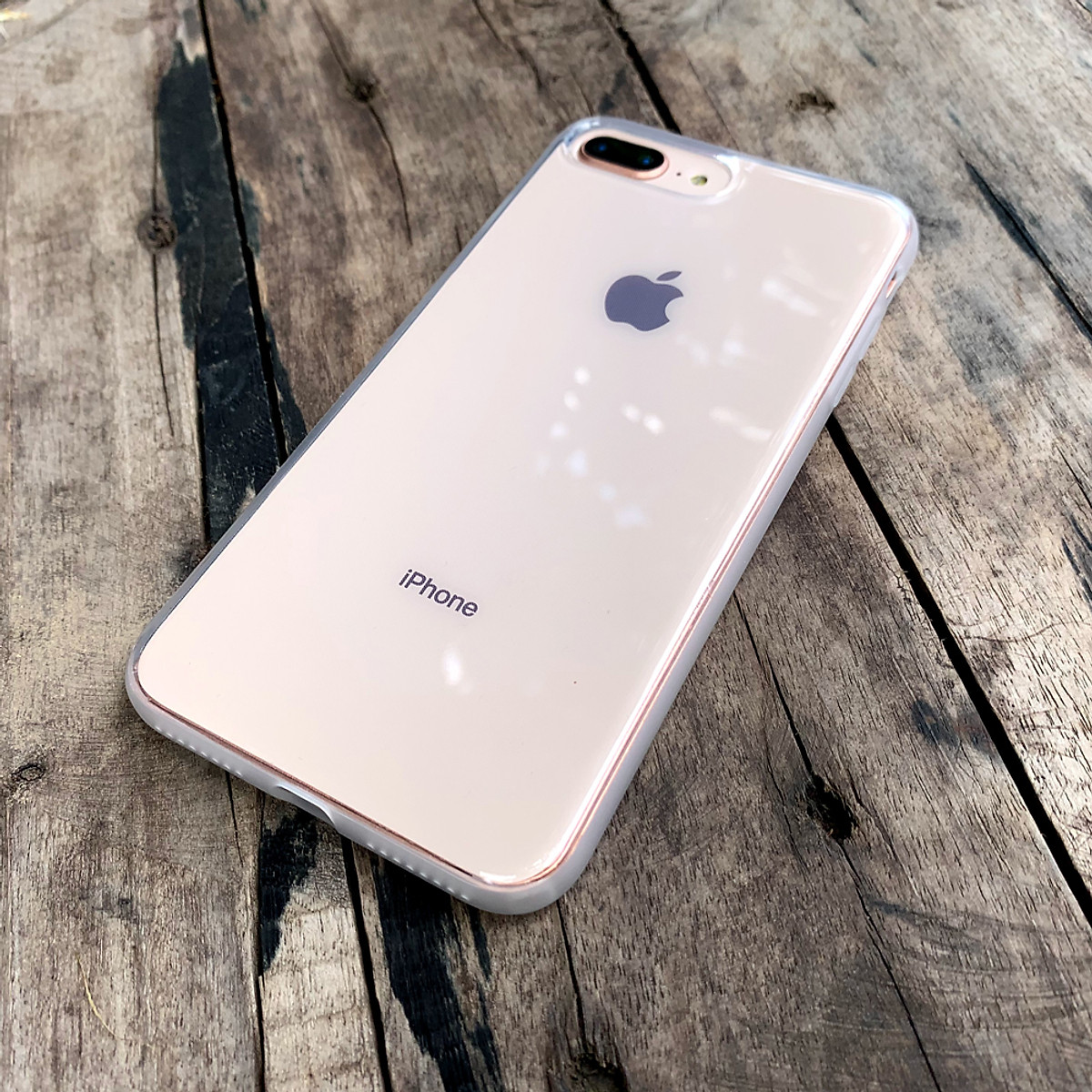 iPhone 8 Plus trắng – chiếc smartphone thời thượng sẽ thể hiện phong cách của bạn một cách hoàn hảo! Với thiết kế sang trọng và màn hình tuyệt đẹp, bạn sẽ có trải nghiệm giải trí tuyệt vời chỉ với một chiếc điện thoại trong tay. Điều đặc biệt là, phiên bản này được nâng cấp và có thêm các tính năng mới nhất. Hãy cùng khám phá!