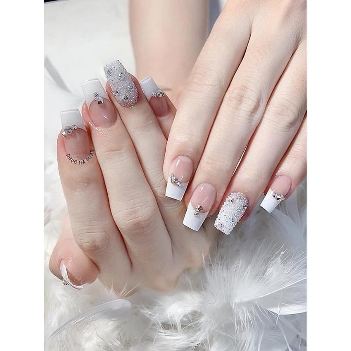 Học Ngay 2 Cách Vẽ Nail đầu Móng Trắng Xinh Xắn