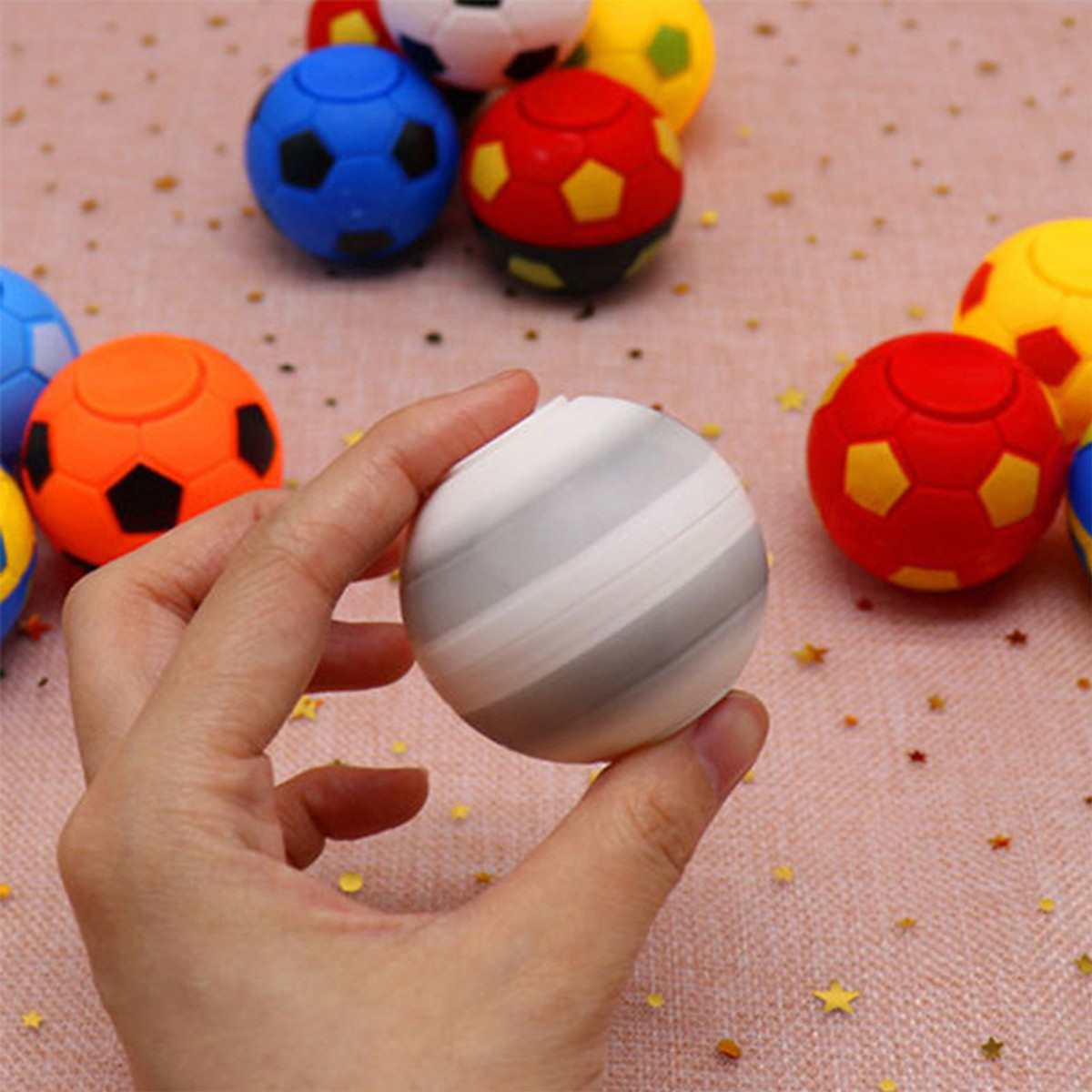 Đồ chơi con quay hình quả Bóng đá Fidget Spinner bằng nhựa cho bé từ 4