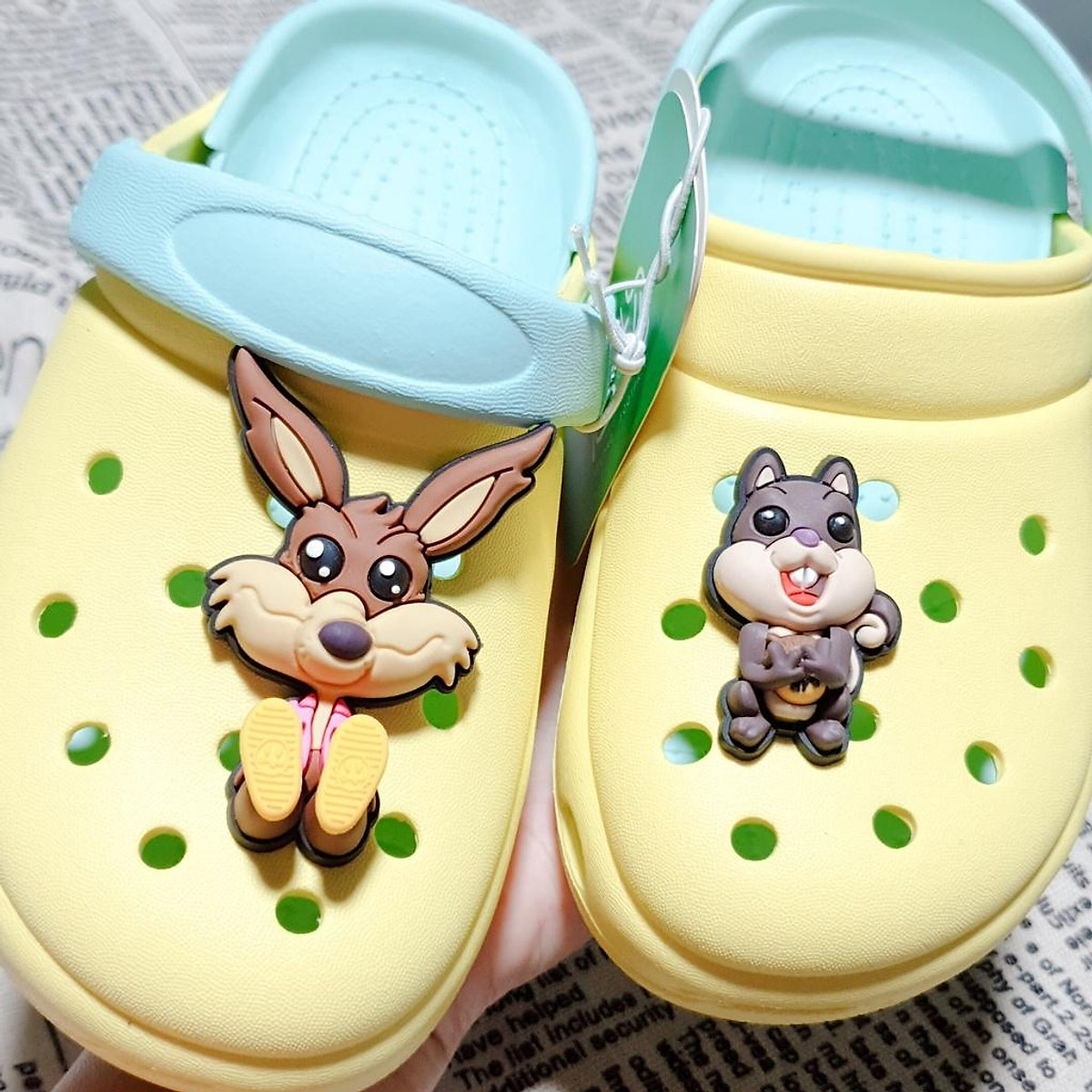 Nút cài dép sticker jibbitz 3D loại nhựa To dày gắn dép có lỗ