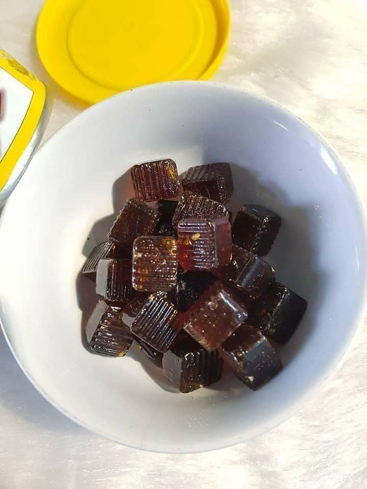 Hỗ trợ giảm đau họng Ricola Shweizer Krauterzucker chứa 13 loại thảo mộc đem đến cảm giác dịu nhẹ cổ họng và thơm mát (dạng kẹo) - OZ Slim Store