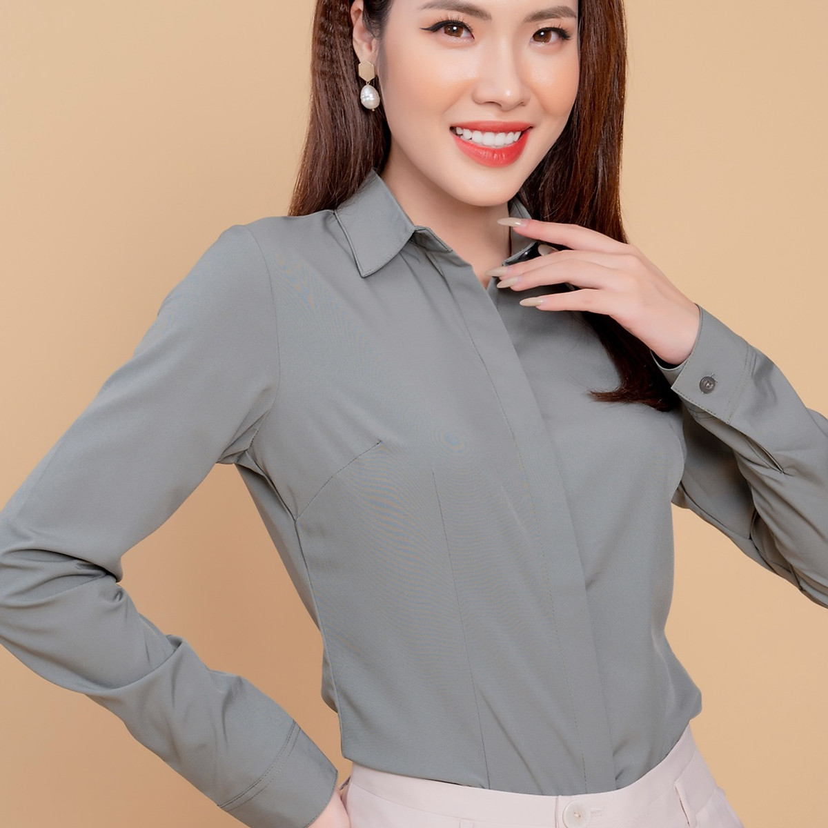 Áo Sơ Mi Nữ Công Sở Tay Dài Dáng Đẹp Thời Trang Basic UK FASHION Chất Áo Sơ Mi Nữ Công Sở Tay Dài Dáng Đẹp Thời Trang Basic Uk Fashion Chất