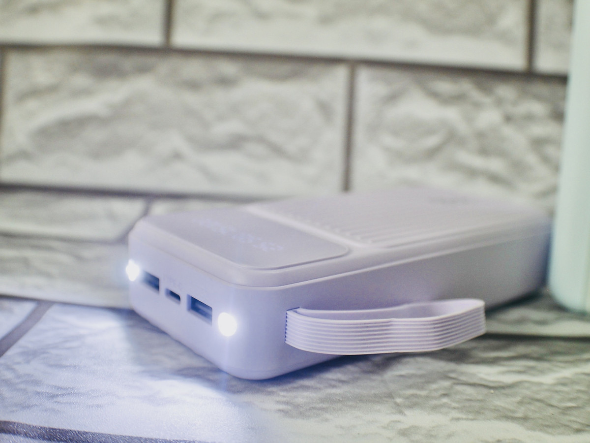 Pin Sạc Dự Phòng 20000mAh Linrui LR010 Có Sẵn Cáp Sạc, Màn Hình LED Hiển Thị - Hàng Chính Hãng