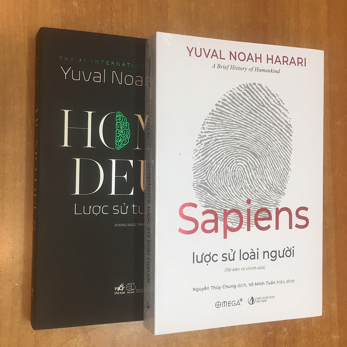 Combo 2 cuốn lược sử hay nhất: Sapiens - Lược Sử Loài Người + Homo Deus - Lược Sử Tương Lai