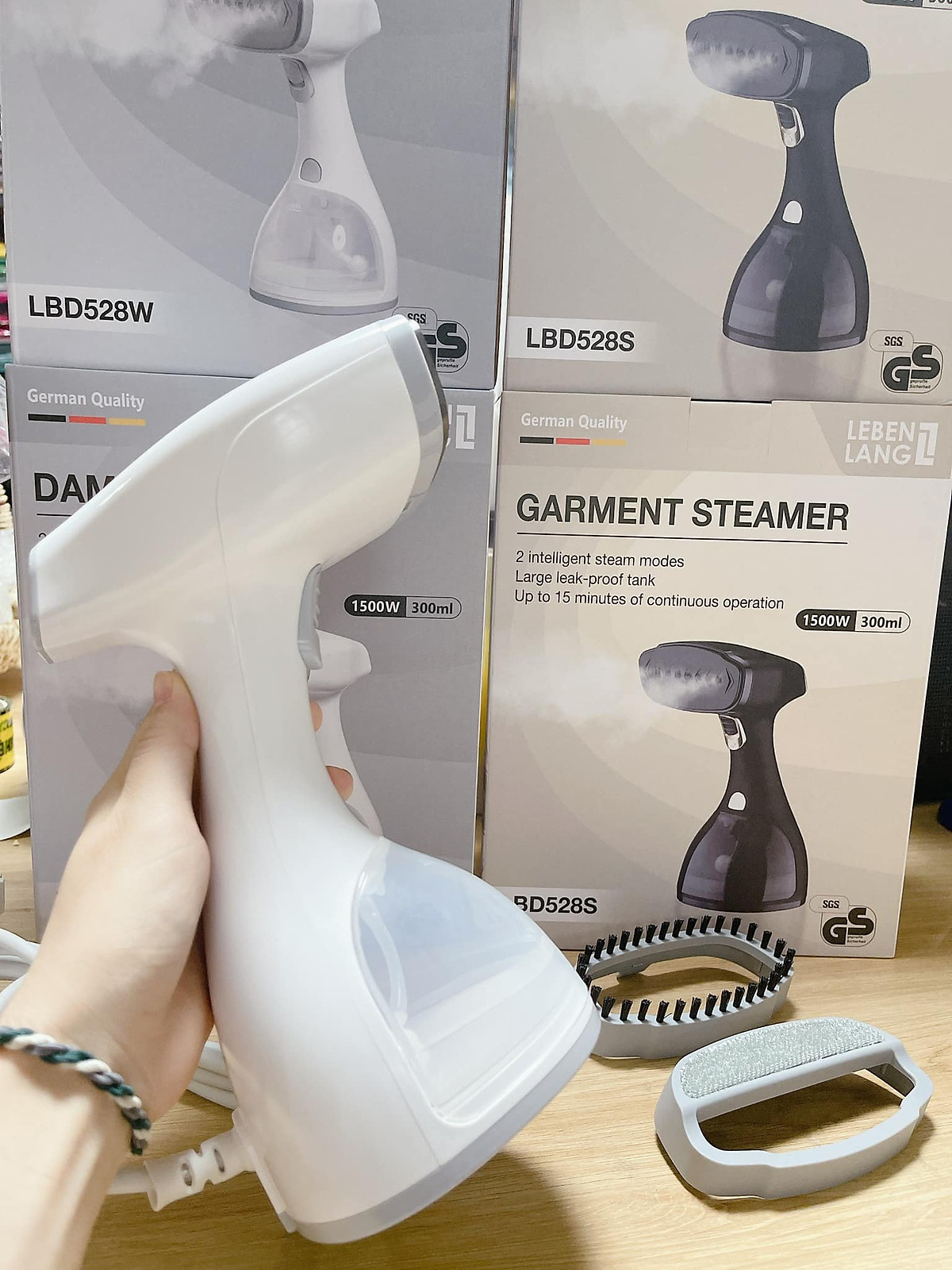Bàn Là Hơi Nước Cầm Tay Lebenlang LBD528 công suất 1500W-300ML làm nóng nhanh - Hàng chính hãng