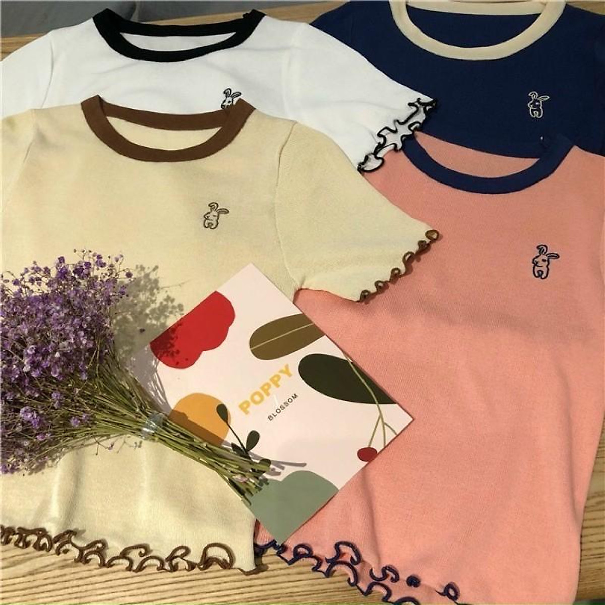 Áo croptop thêu hình