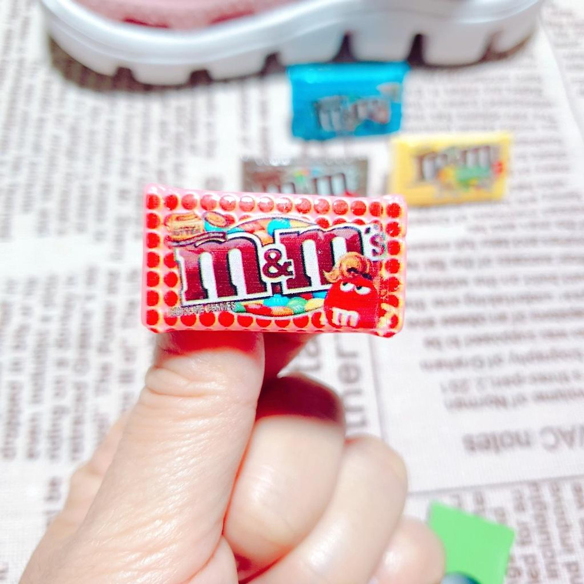 Sticker dán dép cross / nút gắn hkdesign mẫu kẹo M&M