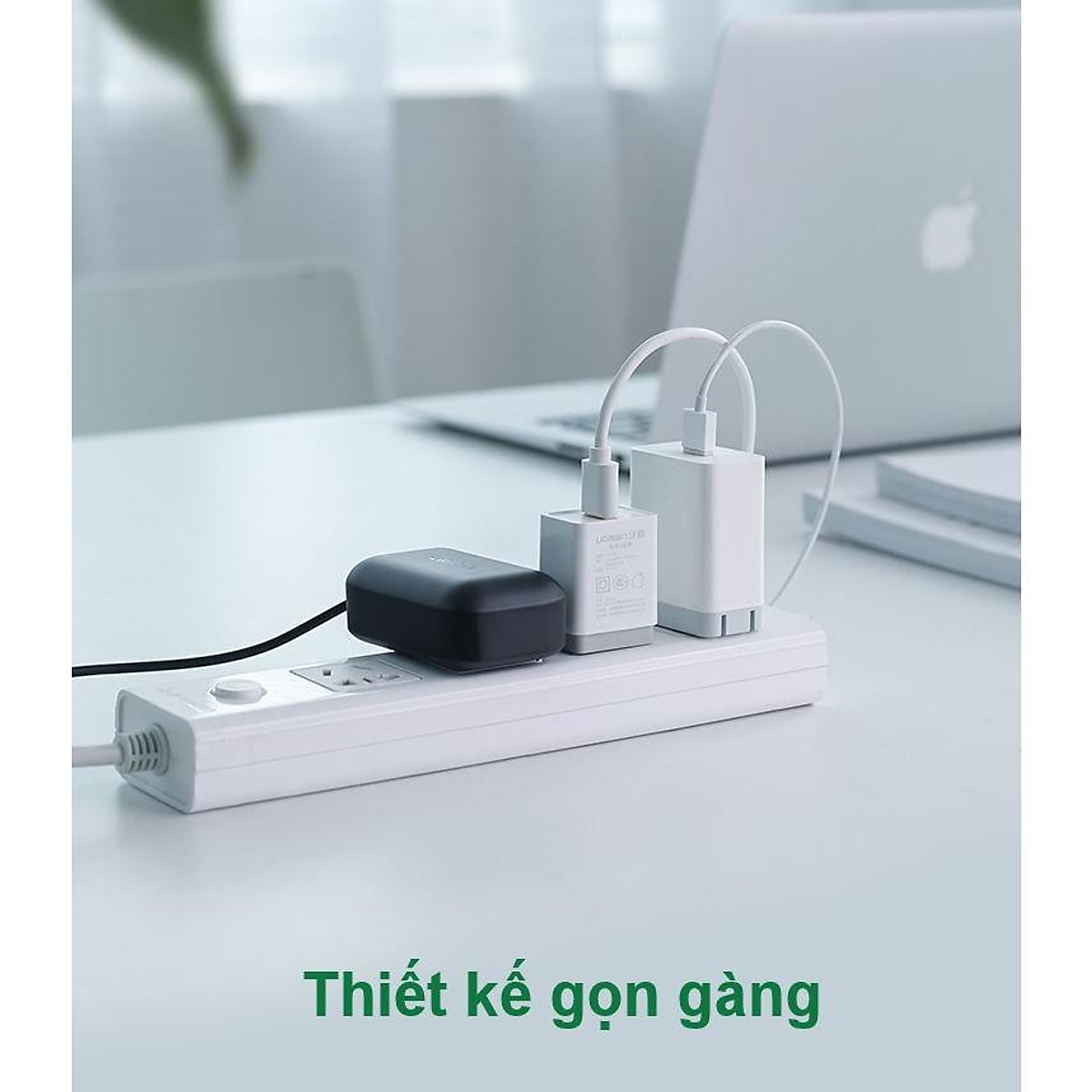 Adapter nguồn 12V/2A Ugreen kích thước chuôi 5.5mm*2.1mm CD264