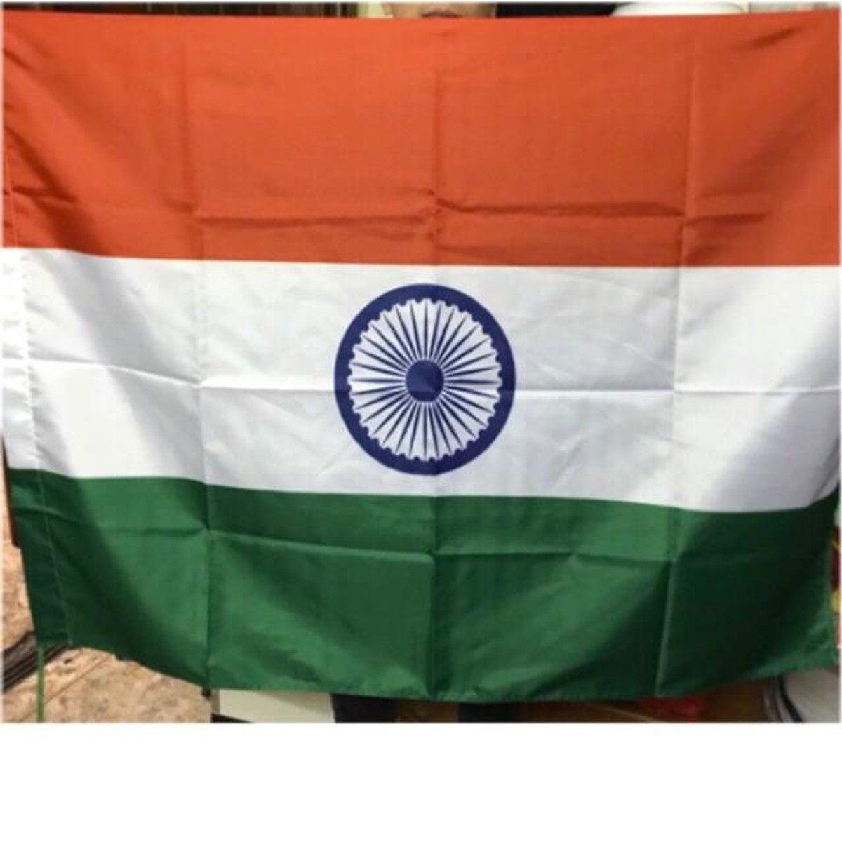 Hãy ngắm nhìn bức ảnh cờ Ấn Độ thật đẹp mắt, với màu sắc tươi sáng và hình ảnh chạm khắc tỉ mỉ. Đây là biểu tượng quốc gia của quốc gia đông dân nhất trên thế giới, nơi có văn hóa và ẩm thực đa dạng, cùng những địa danh lịch sử nổi tiếng. Đừng bỏ lỡ cơ hội thưởng thức niềm tự hào của người Ấn Độ!