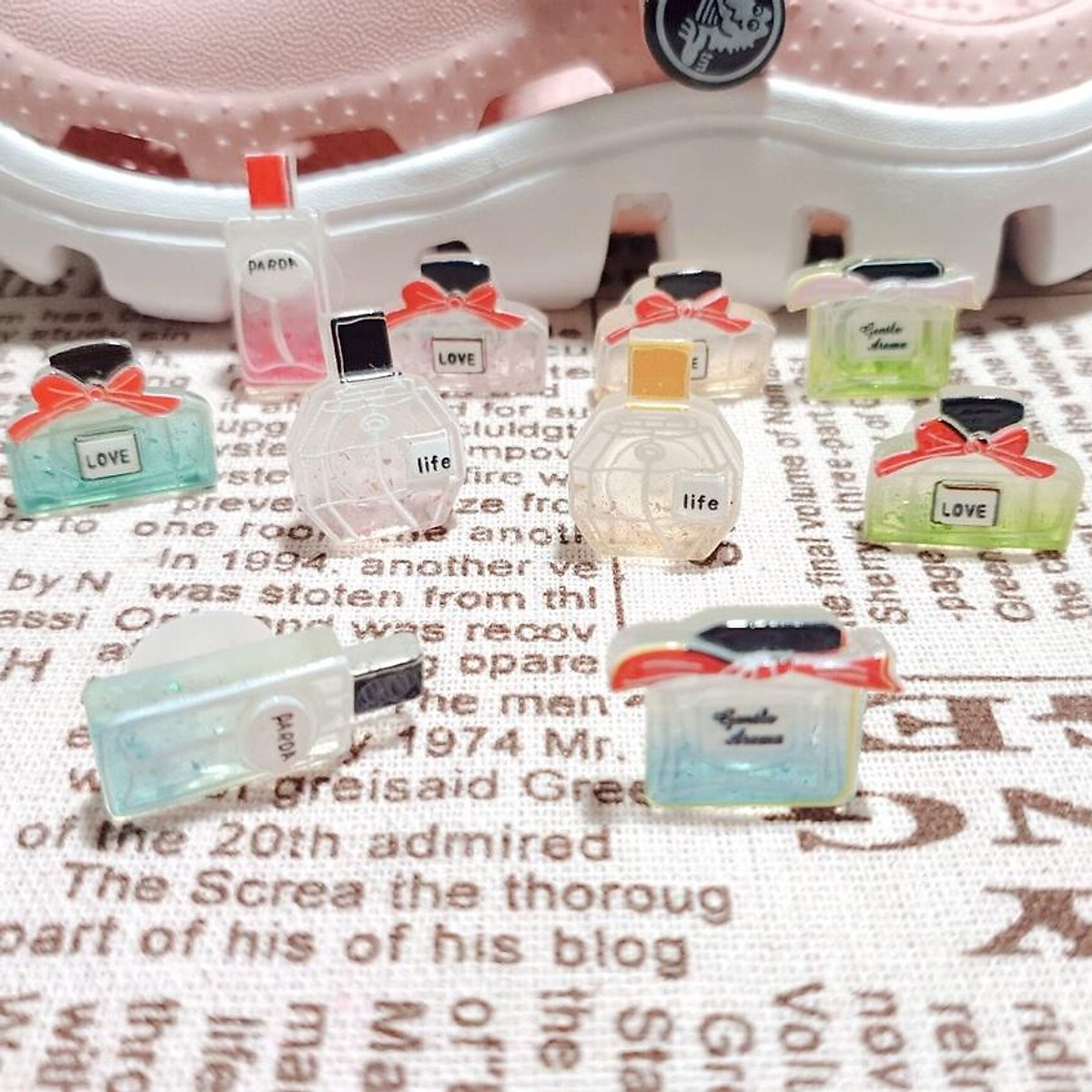 Sticker gắn dép loại đá cứng hình phụ kiện thời trang (gương, ví,..)