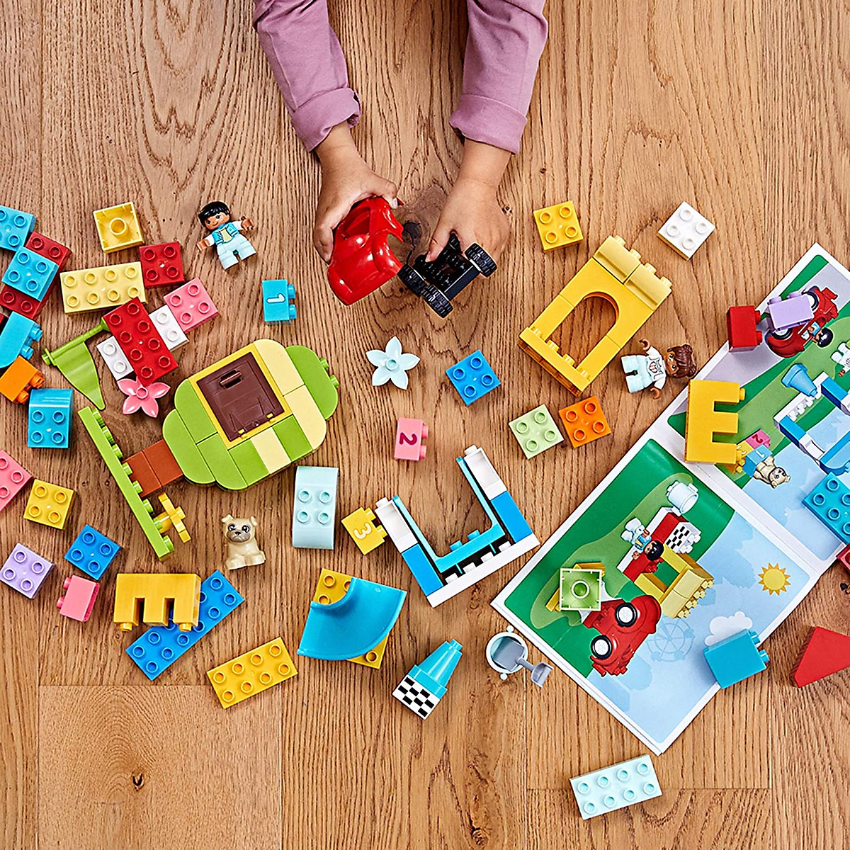 Đồ Chơi Lắp Ráp LEGO Duplo Thùng Gạch Sáng Tạo 10914 Cho Bé Trên 1 Tuổi (85 chi tiết)