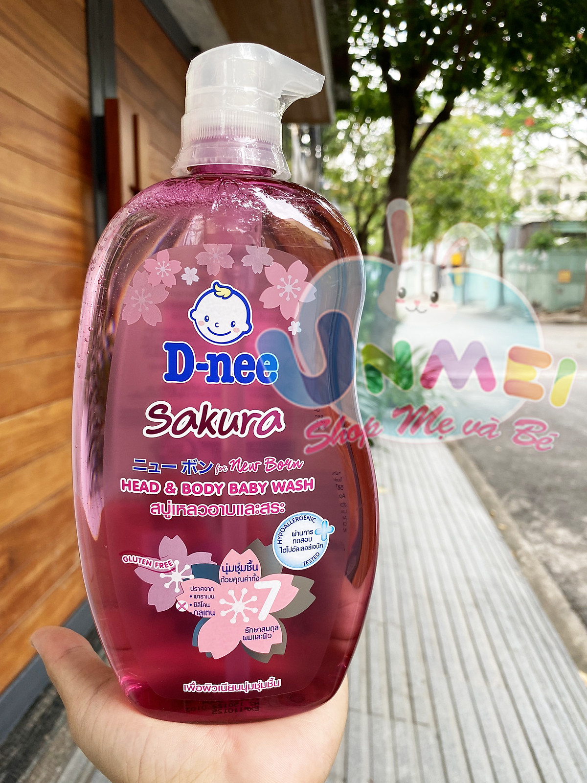 Dung Dịch Tắm Gội Toàn Thân Cho Bé Dưới 3 Tuổi D-nee - Chai 800ml (Hồng)