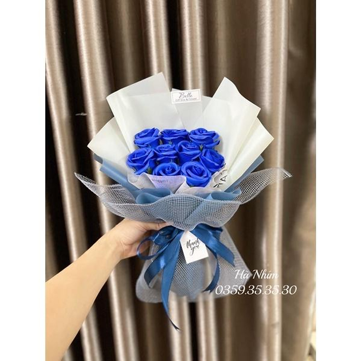 bó hoa 10 bông hồng sáp màu xanh coban mix lượi kèm túi thiệp
