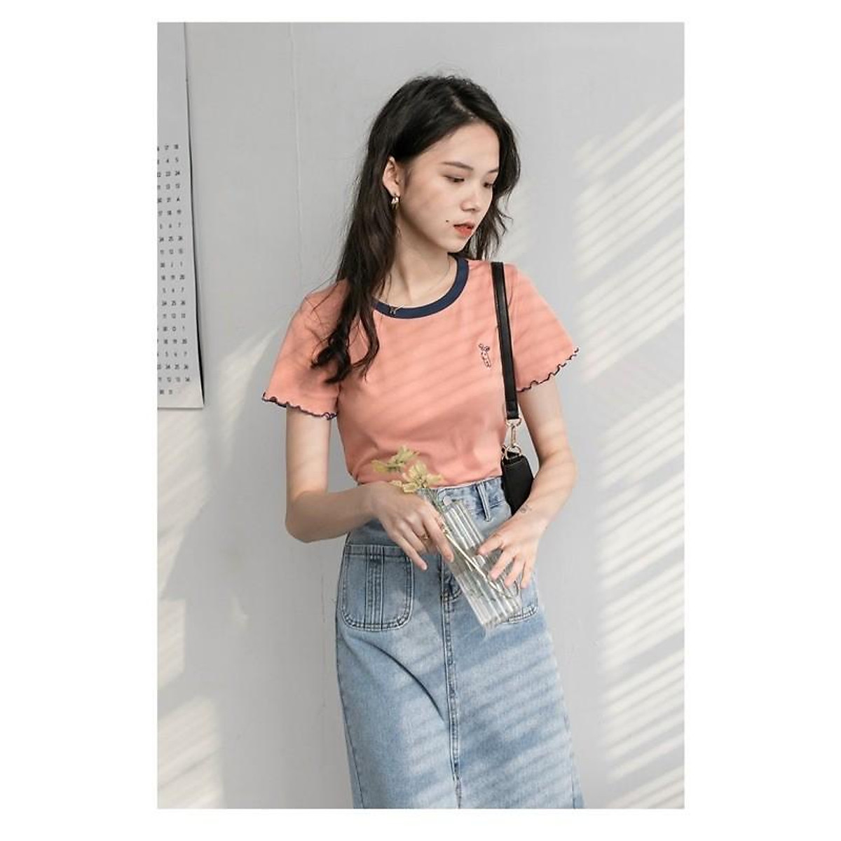 Áo croptop thêu hình