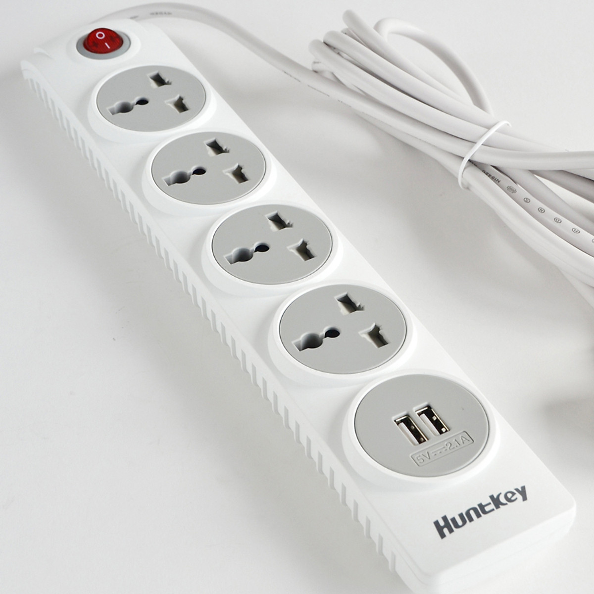 Ổ cắm điện đa năng chống sét HUNTKEY SZN-507 (2.1A)