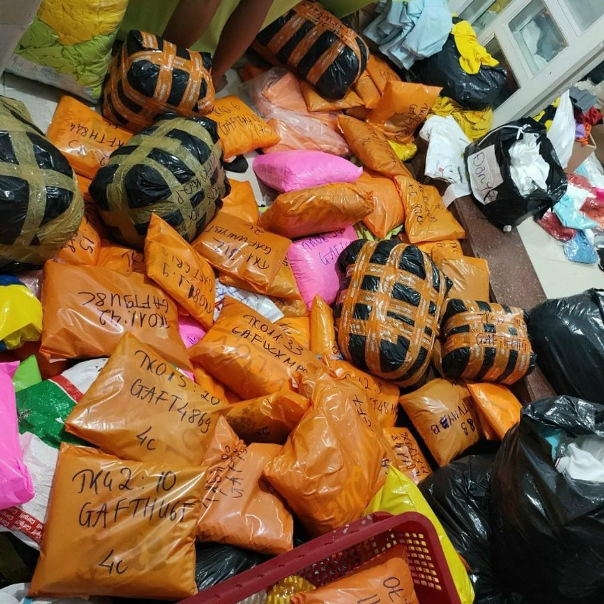 Áo gia đình ,áo nhóm đi biển giá sỉ , đủ màu , đủ size từ 8kg đến 100kg.