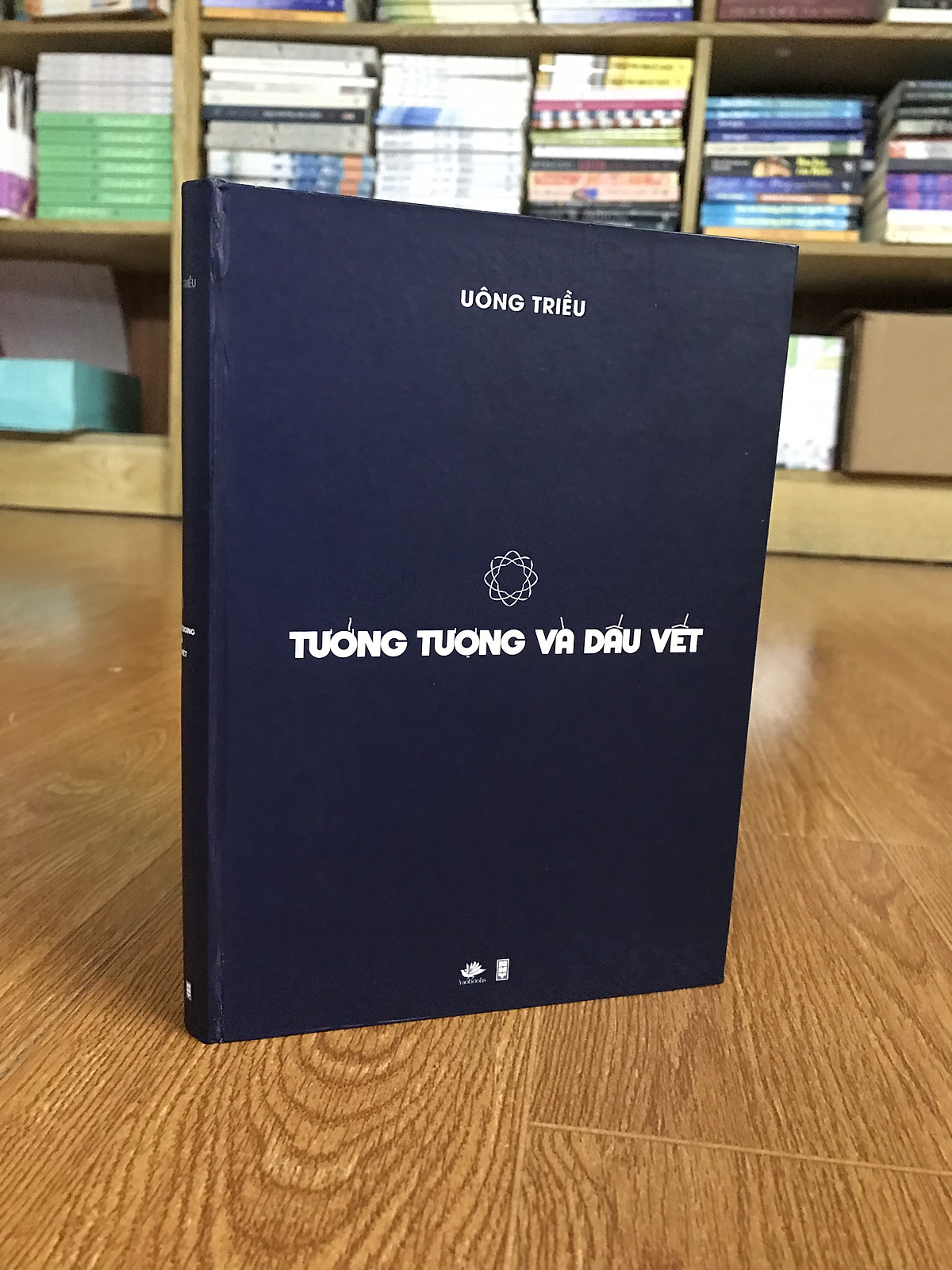 Combo sách hay: Tưởng tượng và dấu vết + Không thể sống mà không viết (tặng kèm bookmark)