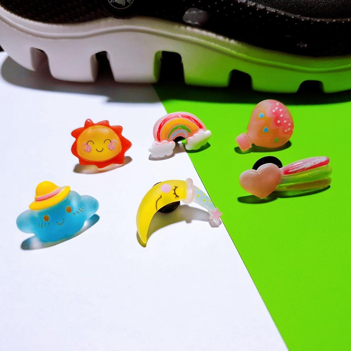 Nút cài dép sticker jibbitz 3D loại cứng chủ đề bầu trời (trăng, sao, cầu vồng, khí cầu)
