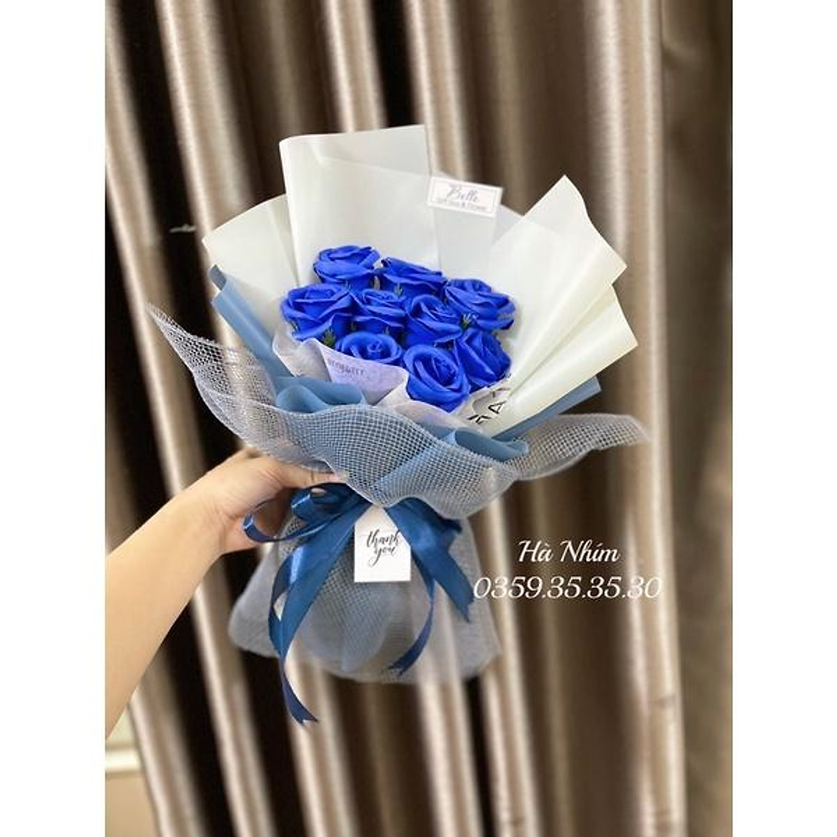 bó hoa 10 bông hồng sáp màu xanh coban mix lượi kèm túi thiệp