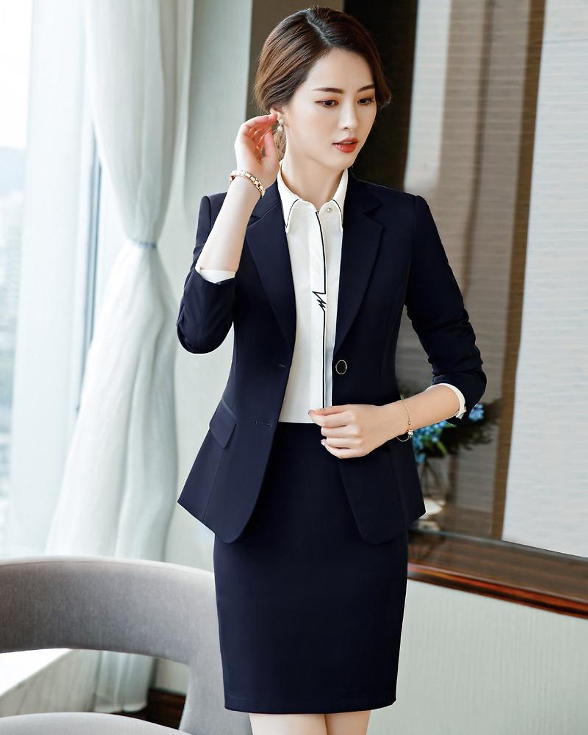 Chân váy bút chì và những cách phối tạo phong cách khác biệt