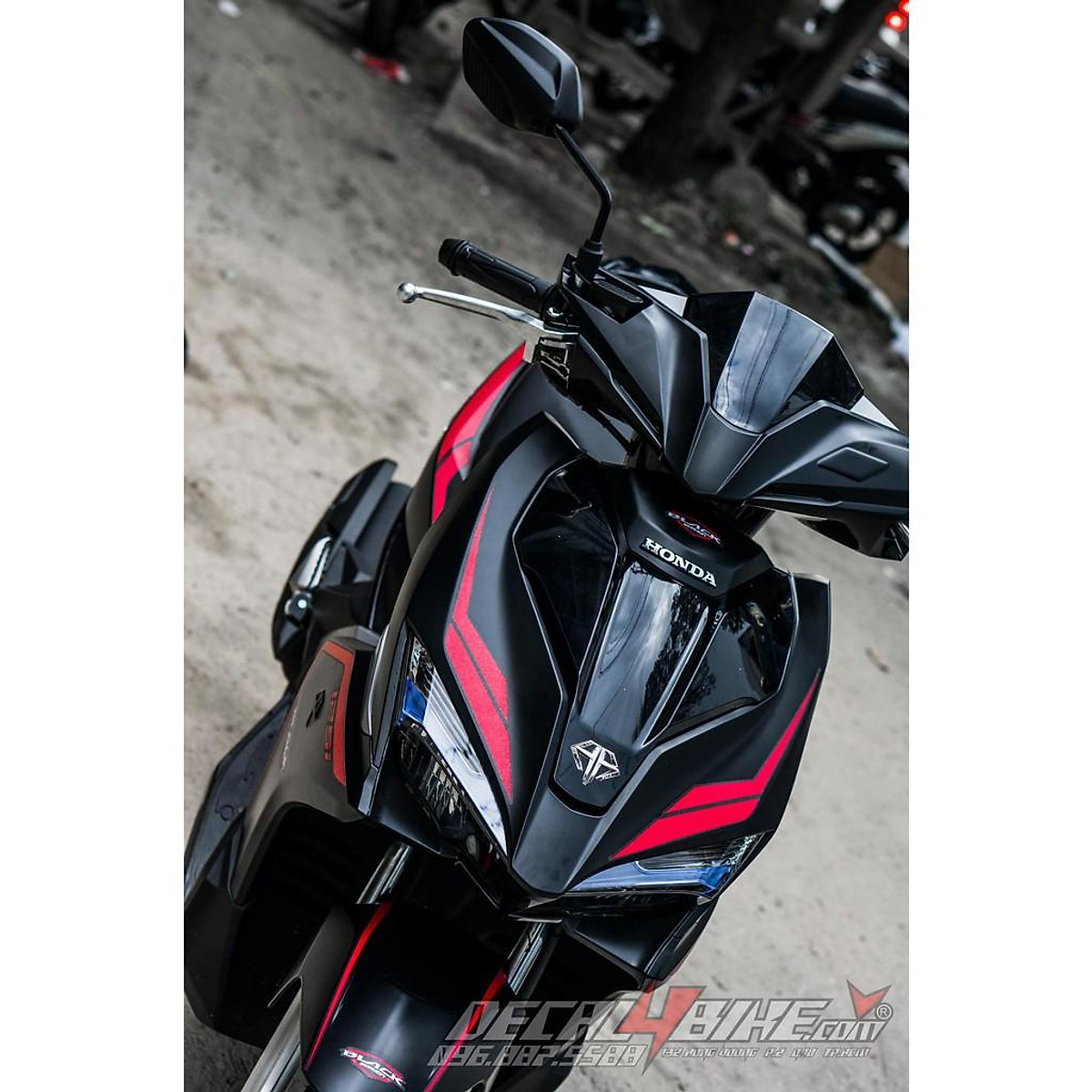 Cận cảnh Honda Air Blade 125 Black Edition vừa lên kệ