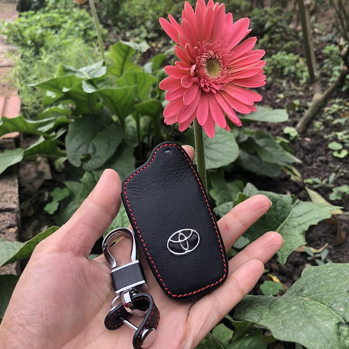Bao da, ốp móc chìa khóa dành cho TOYOTA Corolla Cross cam kết da thật siêu bền, có logo kim loại nổi