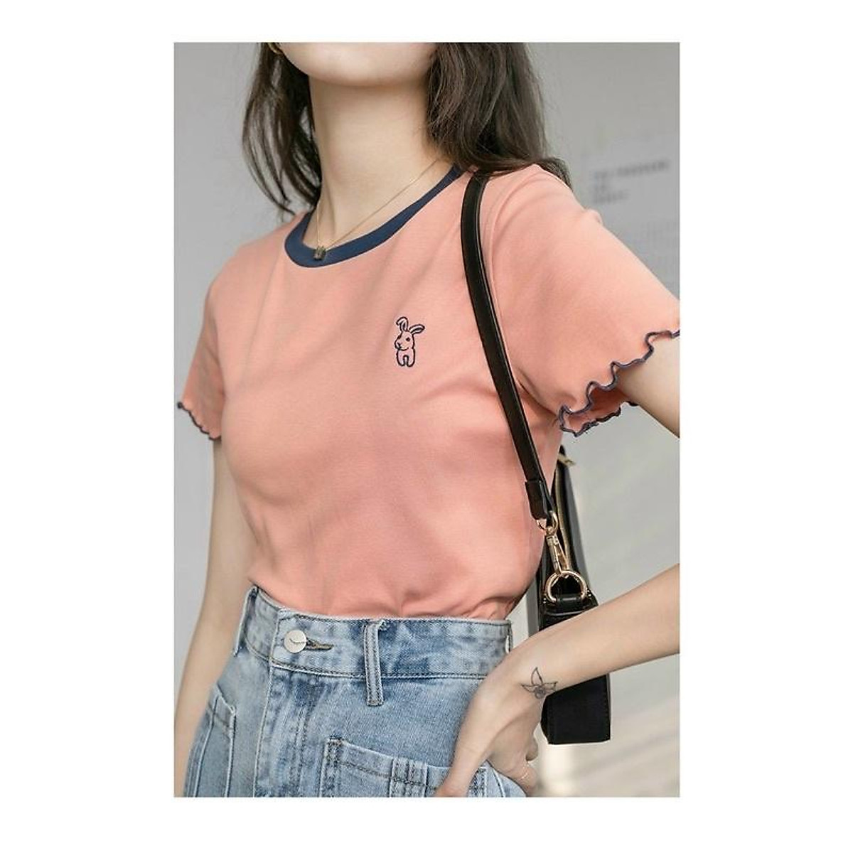 Áo croptop thêu hình