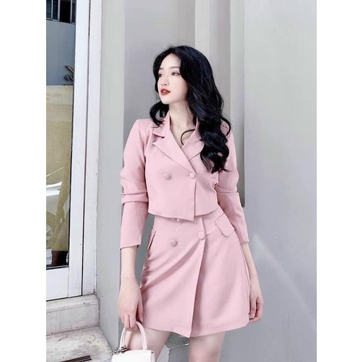 Xu hướng thời trang với áo vest dáng lửng
