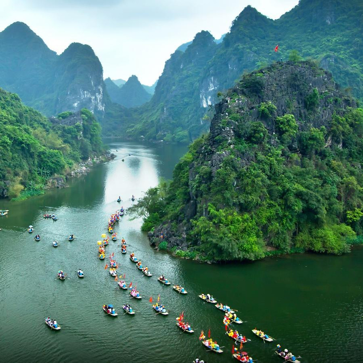 вьетнам столица ханой. храм нгок сон. озеро хоан кием вьетнам. вьетнам город ханой. ханой).