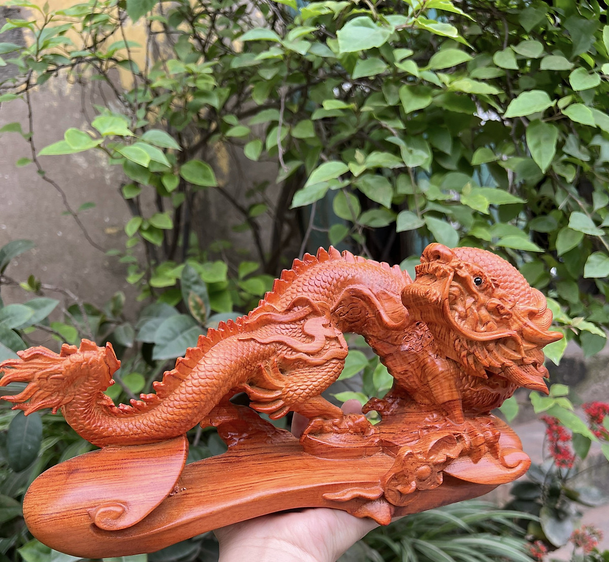 Tượng con rồng phong thủy bằng gỗ hương đá kt 30×16×12cm