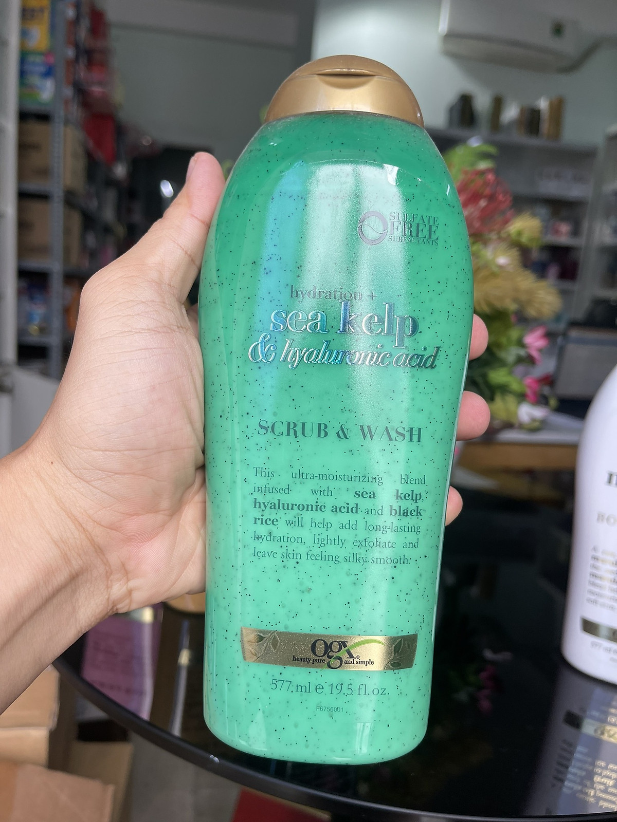 Sữa tắm tẩy tế bào chết Ogx HYDRATION + SEA KELP & HYALURONIC ACID