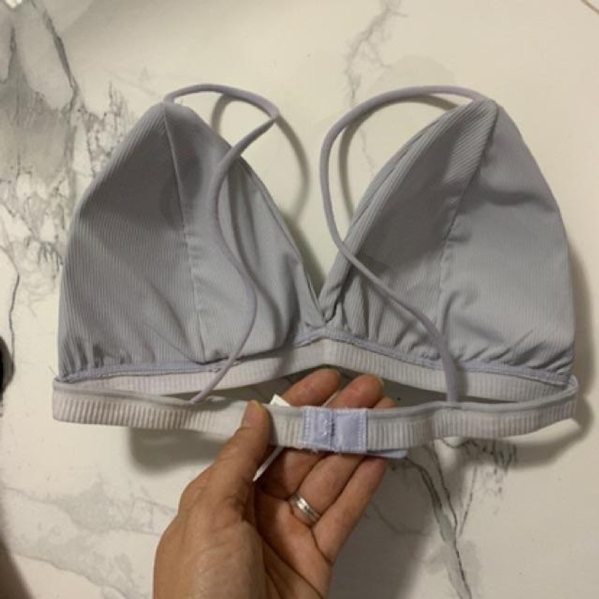 Áo bra đơn giản dễ phối đồ