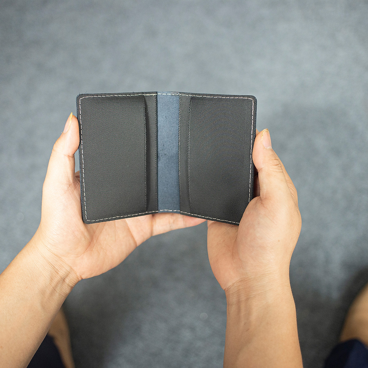 Ví namecard da bò V131, ví đựng thẻ card holder da thật nhỏ gọn, thương hiệu Bụi leather chuyên đồ da thật