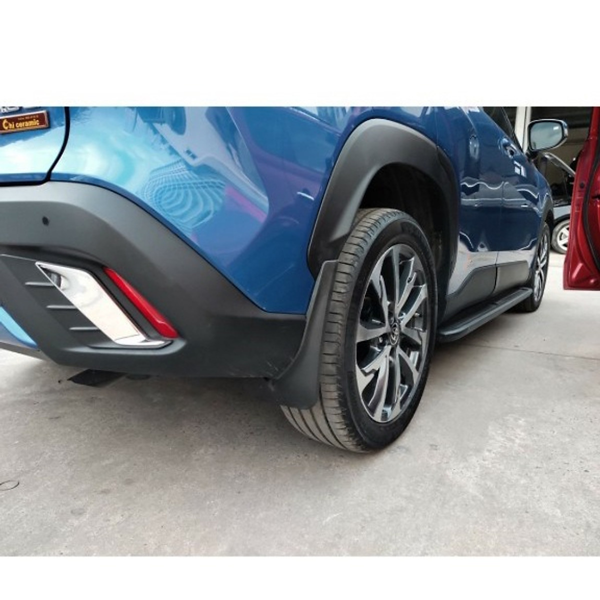 Toyota Corolla Cross 2020-2021: Bộ 4 miếng chắn bùn nhựa đen dẻo theo xe kèm ốc vít