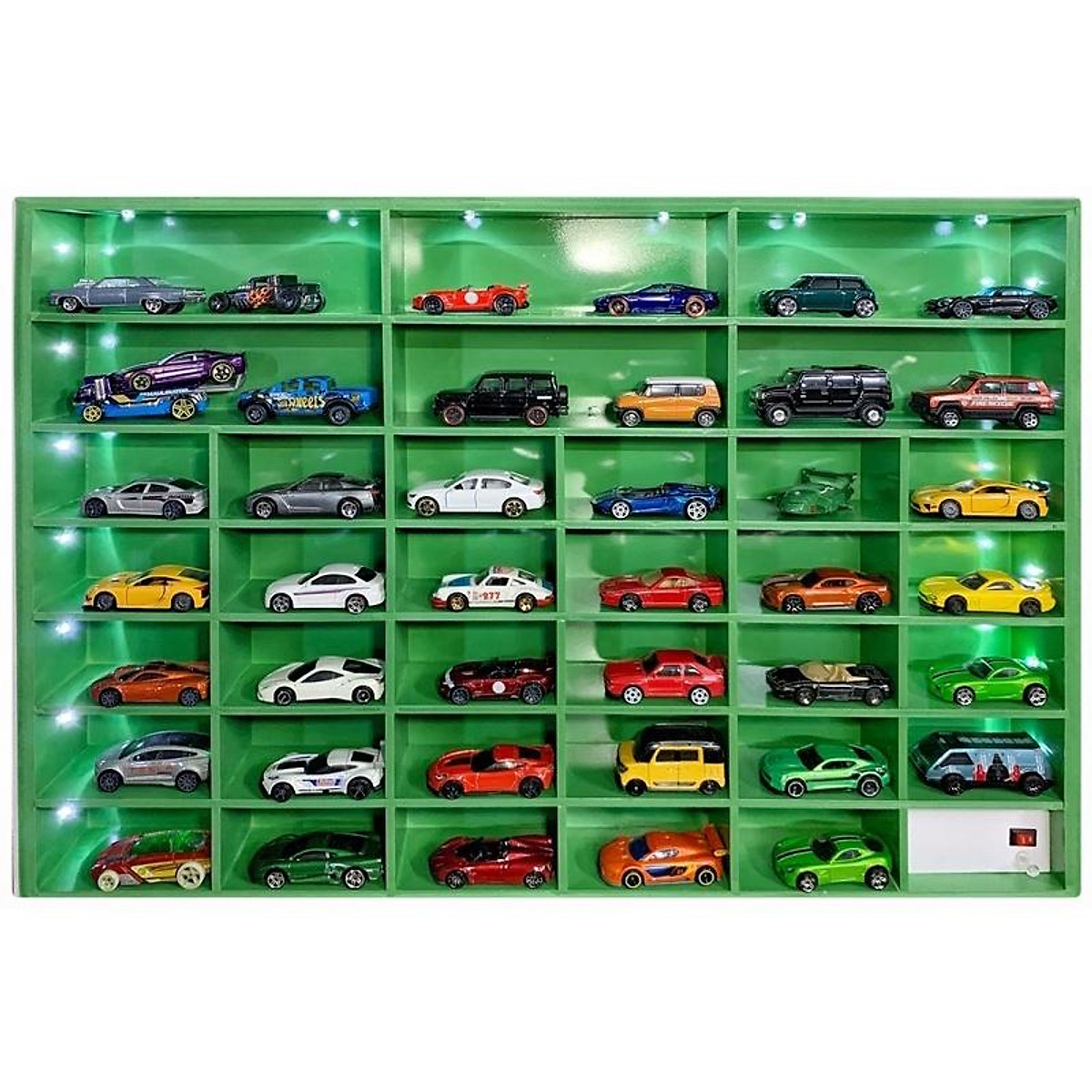 Kệ 35 Ô Trưng Bày Xe Mô Hình Tomica, Hot Wheels Tỉ Lệ 1:64, 1:32 Màu Irish  Green