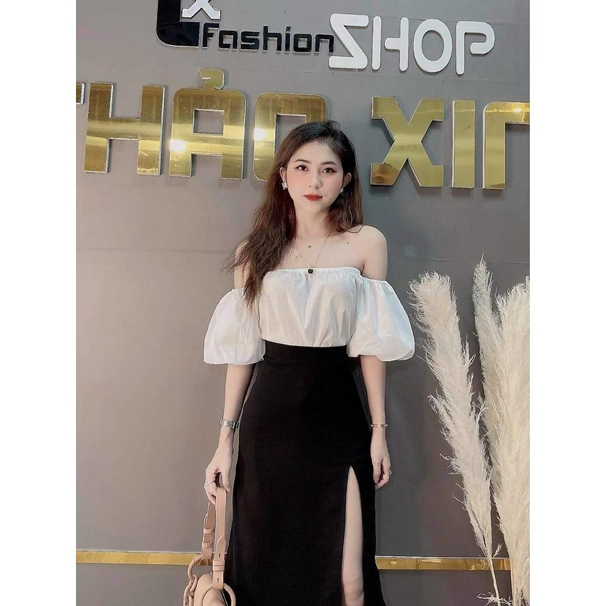 Đầm suông hoa khoét vai có túi xinh xắn