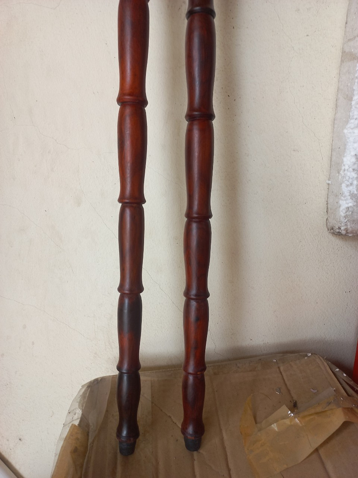 Gậy batong hỗ trợ đi lại dành cho người già bằng gỗ trắc đỏ đen kt 90×13×3.5cm